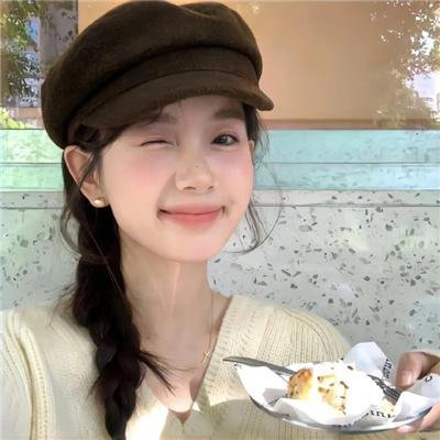 与一位女士合影
